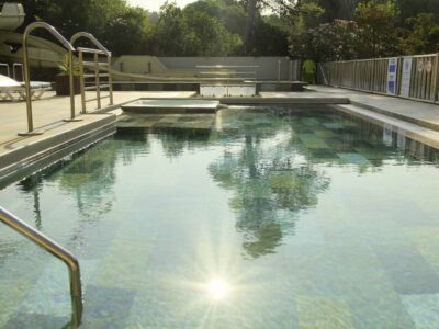 9-les-criques-de-porteil-carousselle-piscine